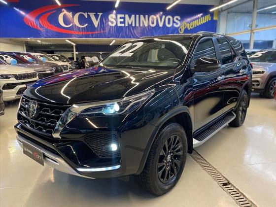 TOYOTA HILUX SW4 2.8 D-4D TURBO DIESEL SRX 7L 4X4 AUTOMÁTICO TOYOTA HILUX SW4 2.8 D-4D TURBO DIESEL SRX 7L 4X4 AUTOMÁTICO